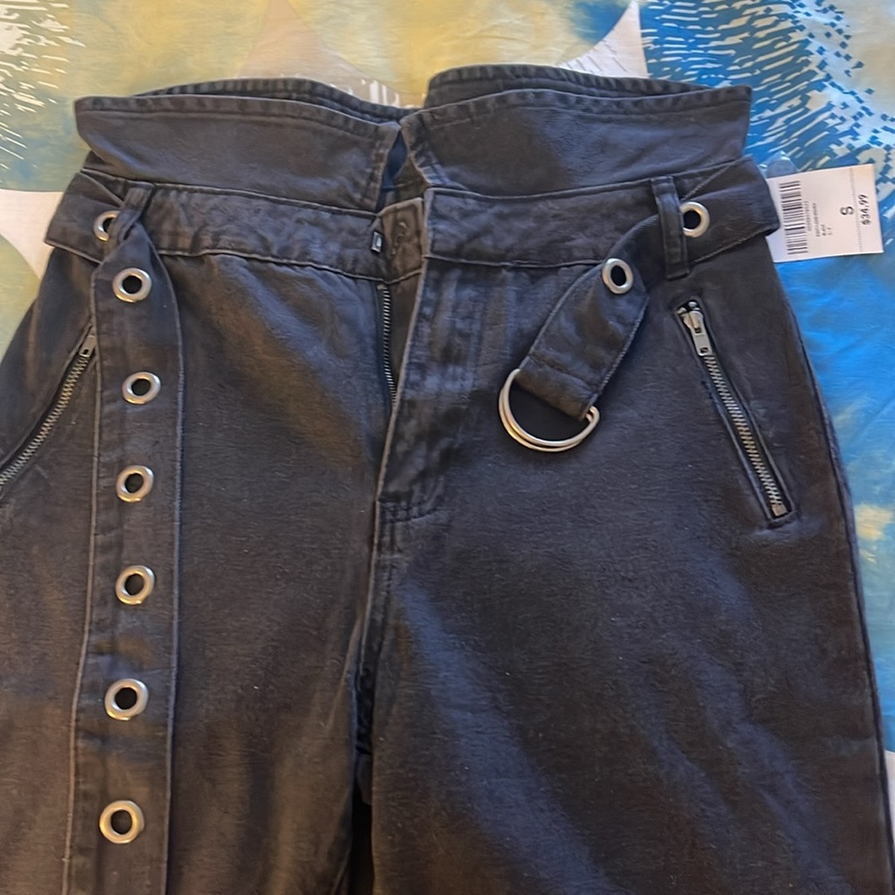 High-waist belted jeans
